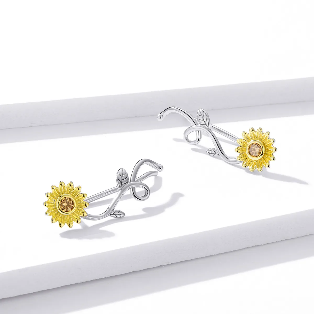 Pandora Style Silver Stud Earrings, Bicolor Fresh Daisy - BSE394