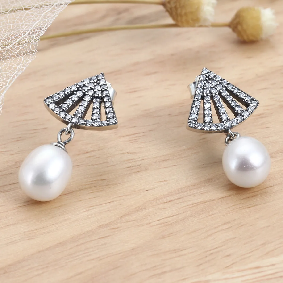 PANDORA Style Classical Light Stud Earrings - VSE102