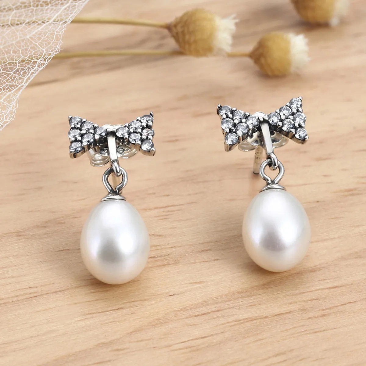 PANDORA Style Elegant Light Stud Earrings - VSE101