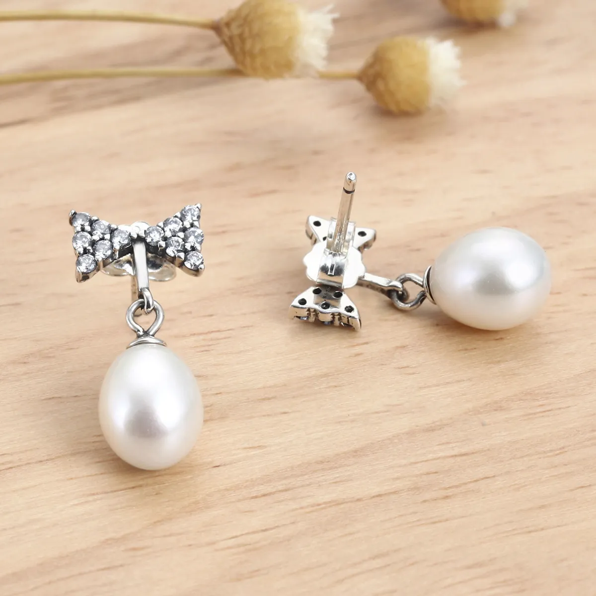 PANDORA Style Elegant Light Stud Earrings - VSE101