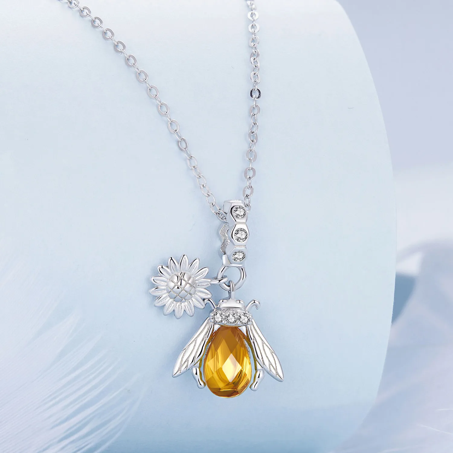 Pandora Style Bee Daisy Necklace - BSN356