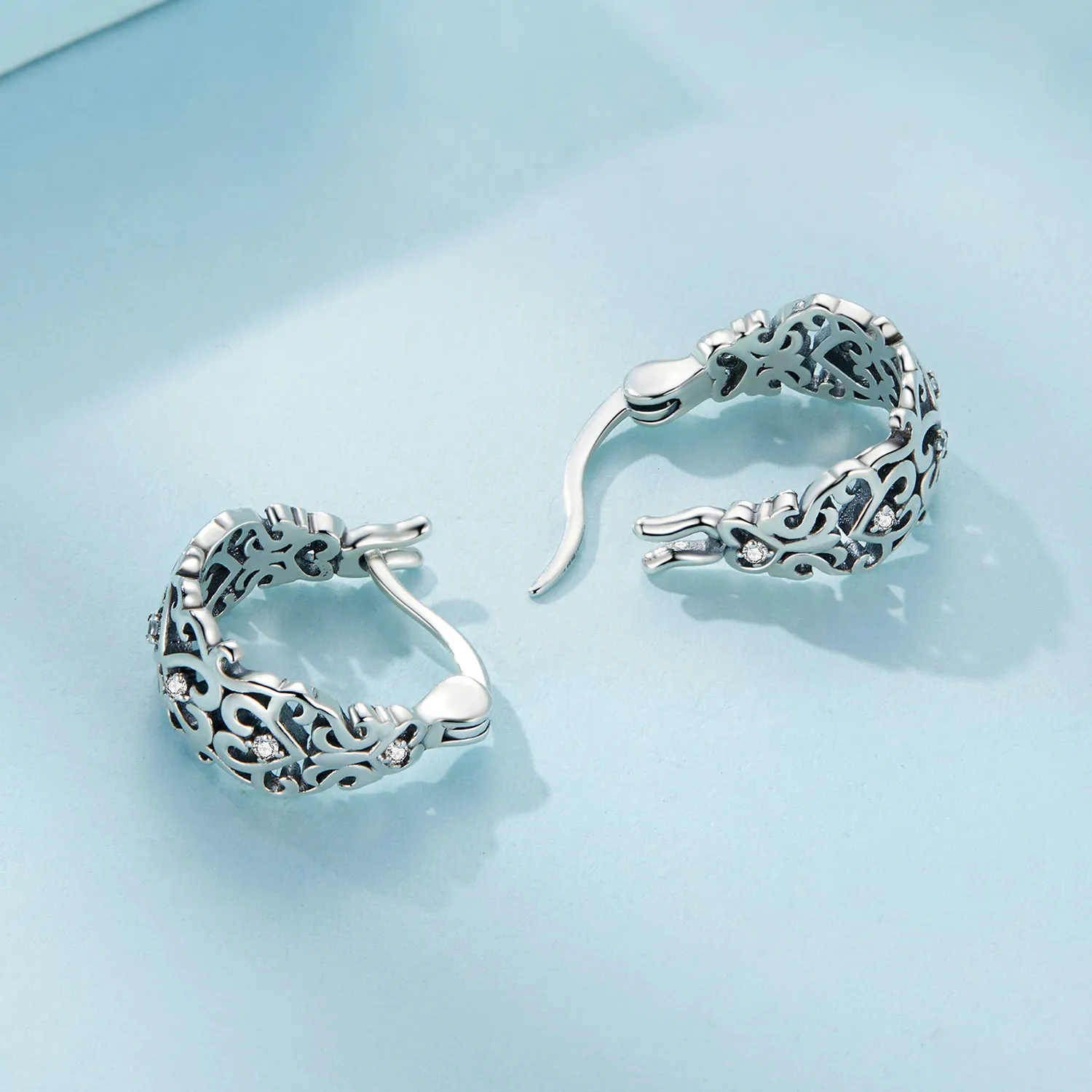 Pandora-style Retro Pattern Hoop Earrings - SCE1650